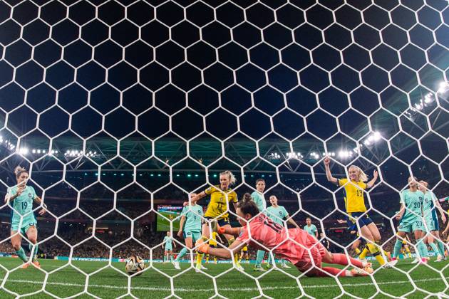 230819 Stina Blackstenius and Amanda Ilestedt of Sweden in in front of goalkeeper Mackenzie Arnold of Australia during the FIFA Women s World Cup bronze medal match between Sweden and Australia on August 19, 2023 in Brisbane Photo Mathias Bergeld BILDBYRAN code MB MB0705 football soccer football soccer football world cup world championship world cup fifa womens world cup bronze medal match bronze medal game sverige a sweden australien australia 31 dam bbeng fotball vm verdensmesterskap kvinner women women sverige Copyright: MATHIASxBERGELD BB230819MB289