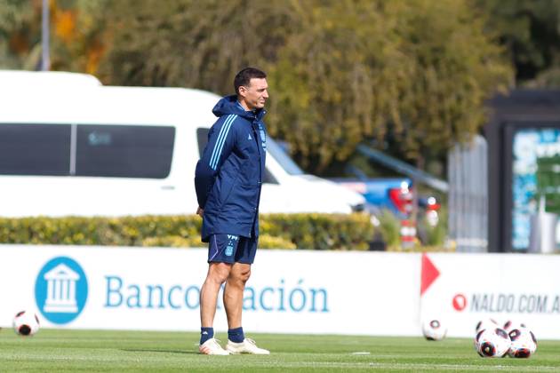 Argentina Training Session Argentina s coach Lionel Scaloni during a training session at Lionel Andres Messi Training Camp on September 10, 2023 in Ezeiza, Argentina. Buenos Aires Argentina Copyright: xDaianaxPanzax originalFilename:panza-notitle230910_npAVN