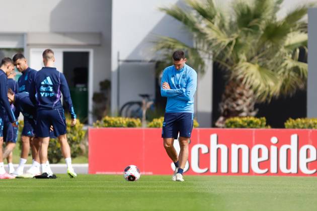 Argentina Training Session Argentina s coach Lionel Scaloni during a training session at Lionel Andres Messi Training Camp on September 10, 2023 in Ezeiza, Argentina. Buenos Aires Argentina Copyright: xDaianaxPanzax originalFilename:panza-notitle230910_npYMF