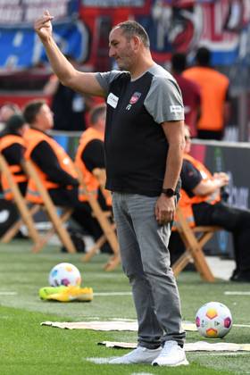 Coach Frank Schmidt 1 FC Heidenheim gestures GER, Bayer 04 Leverkusen vs 1 FC Heidenheim, Football, Bundesliga, Matchday 5, Season 2023 2024, 24 09 2023 DFL REGULATES PROHIBIT ANY USE OF PHOTOGRAPHS AS IMAGE SEQUENCES AND OR QUASI VIDEO GER, Bayer 04 Leverkusen vs 1 FC Heidenheim, Football, Bundesliga, Matchday 5, Season 2023 2024, 24 09 2023 Leverkusen Copyright: xEibner-Pressefoto ThomasxThienelx EP_TTL