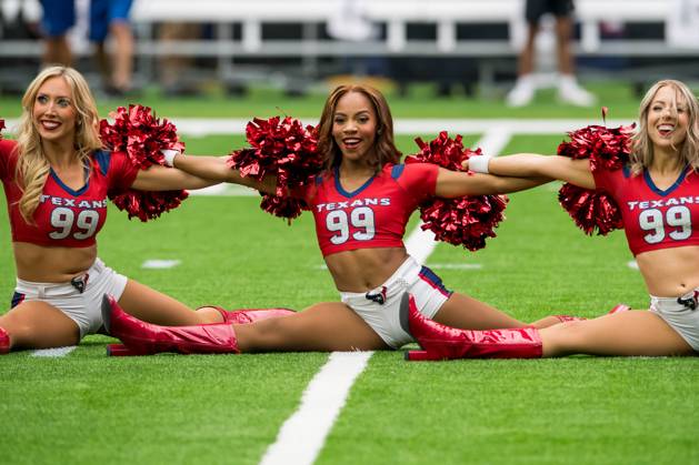 October 1, 2023: The Houston Texans cheerleaders perform during a game between the Pittsburgh Steelers and the Houston Texans in Houston, TX. .. CSM USA - ZUMAc04_ 20231001_zma_c04_233 Copyright: xTraskxSmithx