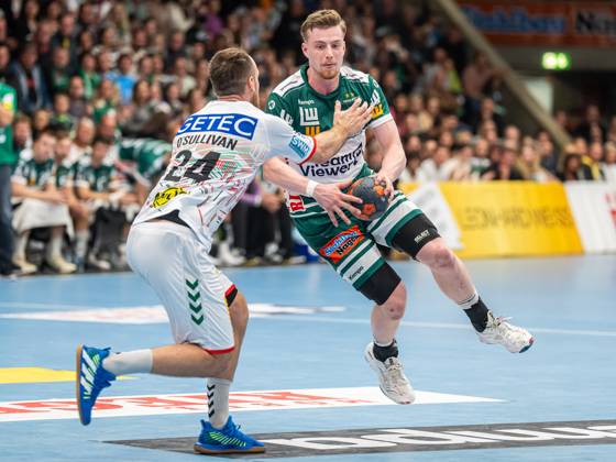 Erik Persson Frisch Auf Goeppingen, 22 in duel with Christian O Sullivan SC Magdeburg, 24 , Frisch Auf Goeppingen vs SC Magdeburg, 1 Bundesliga, Handball, Men, 07 10 2023 Frisch Auf Goeppingen vs SC Magdeburg, 1 Bundesliga, Handball, Men, 07 10 2023 Goeppingen Copyright: xEIBNER MichaelxSchmidtx EP_MST