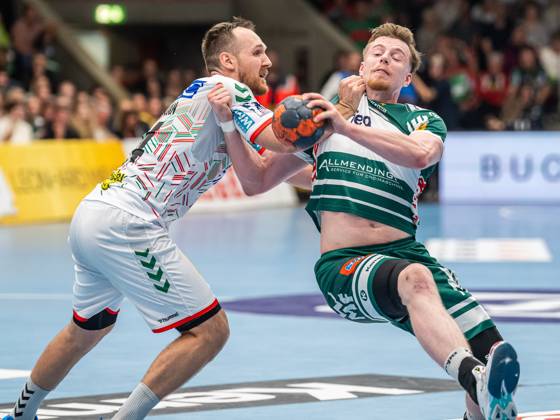 Erik Persson Frisch Auf Goeppingen, 22 in duel with Christian O Sullivan SC Magdeburg, 24 , Frisch Auf Goeppingen vs SC Magdeburg, 1 Bundesliga, Handball, Men, 07 10 2023 Frisch Auf Goeppingen vs SC Magdeburg, 1 Bundesliga, Handball, Men, 07 10 2023 Goeppingen Copyright: xEIBNER MichaelxSchmidtx EP_MST