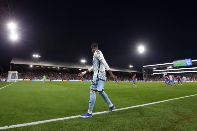Crystal Palace gegen Nottingham Forest 07. Oktober 2023, London Premier League Fußball Crystal Palace gegen Nottingham Forest Callum Hudson Odoi von Nottingham Forest läuft nach seiner Einwechslung über das Spielfeld Foto Jacques Feeney Abseits London UK  Copyright: xJacquesxFeeneyx xOffsidexOffside