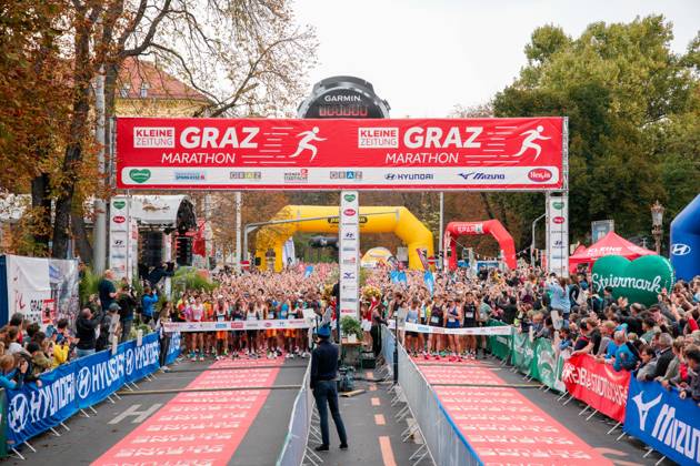 RUNNING - Graz Marathon 2023 GRAZ,AUSTRIA,08.OCT.23 - RUNNING - Graz Marathon. Image shows an overview with participants. GEPAxpictures xJohannesxFriedl