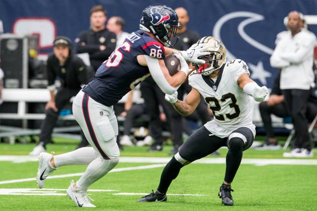 October 15, 2023: Houston Texans tight end Dalton Schultz (86) stiff-arms New Orleans Saints cornerback Marshon Lattimore (23) after making a catch during a game between the New Orleans Saints and the Houston Texans in Houston, TX. .. CSM USA - ZUMAc04_ 20231015_zma_c04_436 Copyright: xTraskxSmithx