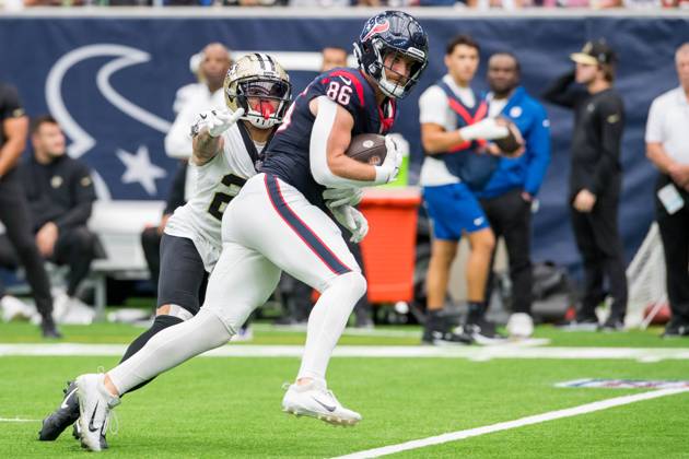 October 15, 2023: Houston Texans tight end Dalton Schultz (86) runs after making a catch during a game between the New Orleans Saints and the Houston Texans in Houston, TX. .. CSM USA - ZUMAc04_ 20231015_zma_c04_440 Copyright: xTraskxSmithx