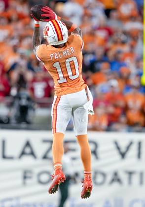 TAMPA, FL - OCTOBER 15: Tampa Bay Buccaneers wide receiver Trey Palmer (10) catches a passduring the NFL, American Football Herren, USA Football match between the Tampa Bay Bucs and Detroit Lions on October 15th 2023 at Raymond James Stadium, Tampa FL. (Photo by Andrew Bershaw Icon Sportswire) NFL: OCT 15 Lions at Buccaneers EDITORIAL USE ONLY Icon23101500297