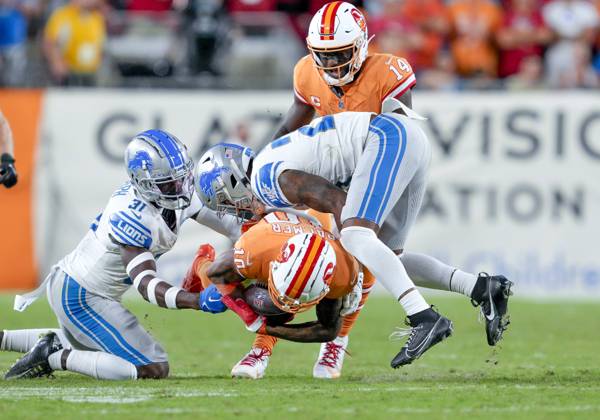 TAMPA, FL - OCTOBER 15: Tampa Bay Buccaneers wide receiver Trey Palmer (10) during the NFL, American Football Herren, USA Football match between the Tampa Bay Bucs and Detroit Lions on October 15th 2023 at Raymond James Stadium, Tampa FL. (Photo by Andrew Bershaw Icon Sportswire) NFL: OCT 15 Lions at Buccaneers EDITORIAL USE ONLY Icon23101500302