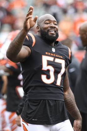 CINCINNATI, OH - OCTOBER 15: Cincinnati Bengals Linebacker Germaine Pratt (57) waves to fans before the NFL, American Football Herren, USA game between the Seattle Seahawks and the Cincinnati Bengals on October 15, 2023, at Paycor Stadium in Cincinnati, Ohio. (Photo by Michael Allio Icon Sportswire) NFL: OCT 15 Seahawks at Bengals EDITORIAL USE ONLY Icon116231015036