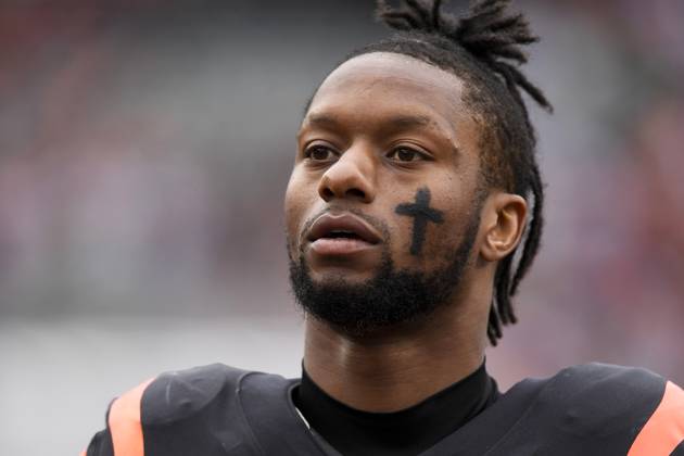 CINCINNATI, OH - OCTOBER 15: Cincinnati Bengals Half Back Joe Mixon (28) after the NFL, American Football Herren, USA game between the Seattle Seahawks and the Cincinnati Bengals on October 15, 2023, at Paycor Stadium in Cincinnati, Ohio. (Photo by Michael Allio Icon Sportswire) NFL: OCT 15 Seahawks at Bengals EDITORIAL USE ONLY Icon116231015119