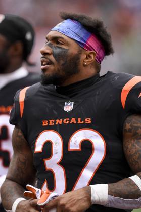 CINCINNATI, OH - OCTOBER 15: Cincinnati Bengals Half Back Trayveon Williams (32) after the NFL, American Football Herren, USA game between the Seattle Seahawks and the Cincinnati Bengals on October 15, 2023, at Paycor Stadium in Cincinnati, Ohio. (Photo by Michael Allio Icon Sportswire) NFL: OCT 15 Seahawks at Bengals EDITORIAL USE ONLY Icon116231015121