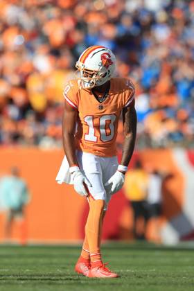 TAMPA, FL - OCTOBER 15: Tampa Bay Buccaneers Wide Receiver Trey Palmer (10) looks over towards the quarterback during the regular season game between the Detroit Lions and the Tampa Bay Buccaneers on October 15, 2023 at Raymond James Stadium in Tampa, Florida. (Photo by Cliff Welch Icon Sportswire) NFL, American Football Herren, USA OCT 15 Lions at Buccaneers EDITORIAL USE ONLY Icon357231015032