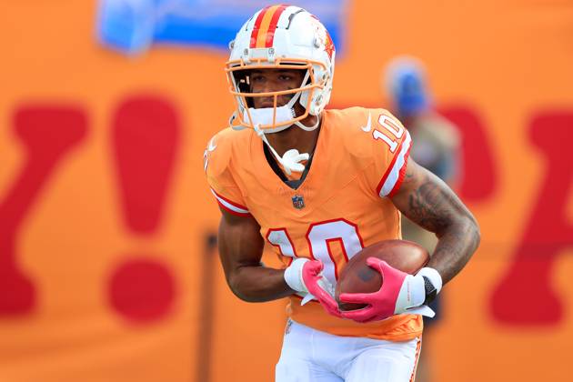 TAMPA, FL - OCTOBER 15: Tampa Bay Buccaneers Wide Receiver Trey Palmer (10) warms up before the regular season game between the Detroit Lions and the Tampa Bay Buccaneers on October 15, 2023 at Raymond James Stadium in Tampa, Florida. (Photo by Cliff Welch Icon Sportswire) NFL, American Football Herren, USA OCT 15 Lions at Buccaneers EDITORIAL USE ONLY Icon357231015036