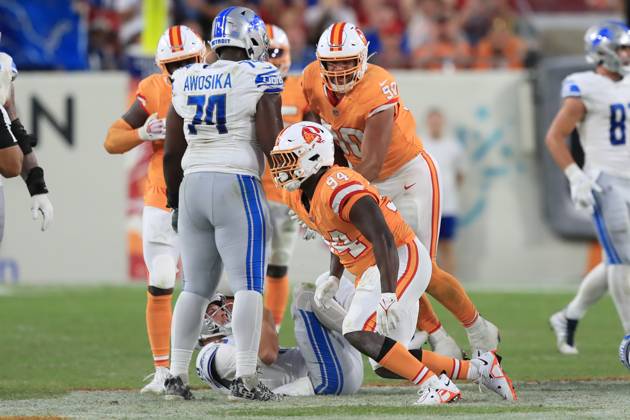 TAMPA, FL - OCTOBER 15: Tampa Bay Buccaneers Defensive End Calijah Kancey (94) sacks Detroit Lions Quarterback Jared Goff (16) for his first career sack during the regular season game between the Detroit Lions and the Tampa Bay Buccaneers on October 15, 2023 at Raymond James Stadium in Tampa, Florida. (Photo by Cliff Welch Icon Sportswire) NFL, American Football Herren, USA OCT 15 Lions at Buccaneers EDITORIAL USE ONLY Icon357231015062