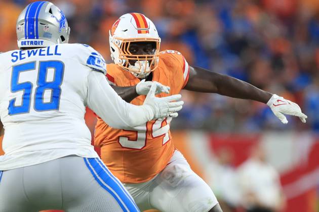 TAMPA, FL - OCTOBER 15: Tampa Bay Buccaneers Defensive End Calijah Kancey (94) rushes the passer during the regular season game between the Detroit Lions and the Tampa Bay Buccaneers on October 15, 2023 at Raymond James Stadium in Tampa, Florida. (Photo by Cliff Welch Icon Sportswire) NFL, American Football Herren, USA OCT 15 Lions at Buccaneers EDITORIAL USE ONLY Icon357231015073