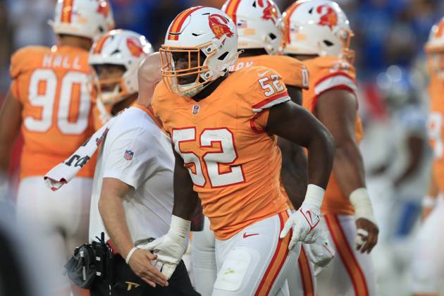 TAMPA, FL - OCTOBER 15: Tampa Bay Buccaneers Linebacker K.J. Britt (52) trots off the field during the regular season game between the Detroit Lions and the Tampa Bay Buccaneers on October 15, 2023 at Raymond James Stadium in Tampa, Florida. (Photo by Cliff Welch Icon Sportswire) NFL, American Football Herren, USA OCT 15 Lions at Buccaneers EDITORIAL USE ONLY Icon357231015079