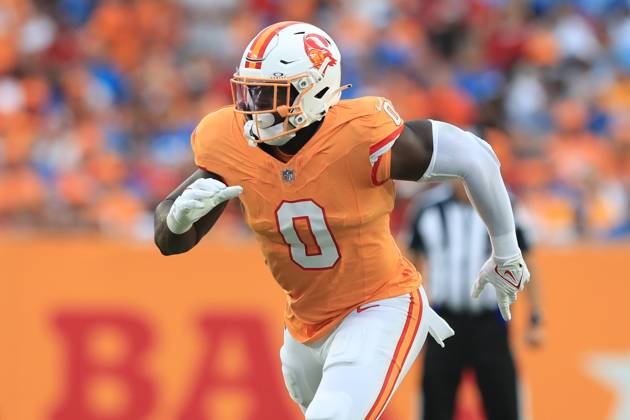 TAMPA, FL - OCTOBER 15: Tampa Bay Buccaneers Linebacker YaYa Diaby (0) rushes the passer during the regular season game between the Detroit Lions and the Tampa Bay Buccaneers on October 15, 2023 at Raymond James Stadium in Tampa, Florida. (Photo by Cliff Welch Icon Sportswire) NFL, American Football Herren, USA OCT 15 Lions at Buccaneers EDITORIAL USE ONLY Icon357231015094