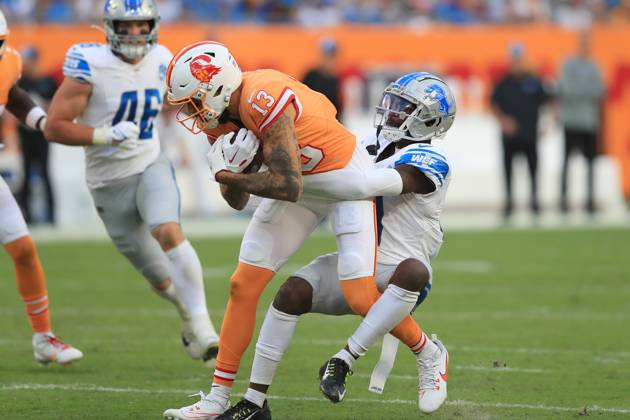 TAMPA, FL - OCTOBER 15: Tampa Bay Buccaneers Wide Receiver Mike Evans (13) fights for yardage after making the catch during the regular season game between the Detroit Lions and the Tampa Bay Buccaneers on October 15, 2023 at Raymond James Stadium in Tampa, Florida. (Photo by Cliff Welch Icon Sportswire) NFL, American Football Herren, USA OCT 15 Lions at Buccaneers EDITORIAL USE ONLY Icon357231015106