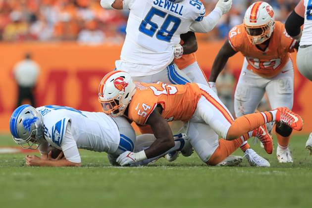 TAMPA, FL - OCTOBER 15: Tampa Bay Buccaneers Linebacker Lavonte David (54) sacks Detroit Lions Quarterback Jared Goff (16) during the regular season game between the Detroit Lions and the Tampa Bay Buccaneers on October 15, 2023 at Raymond James Stadium in Tampa, Florida. (Photo by Cliff Welch Icon Sportswire) NFL, American Football Herren, USA OCT 15 Lions at Buccaneers EDITORIAL USE ONLY Icon357231015109