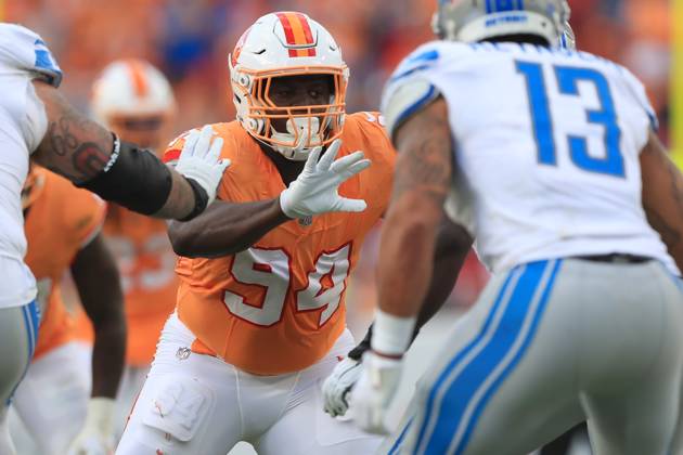 TAMPA, FL - OCTOBER 15: Tampa Bay Buccaneers Defensive End Calijah Kancey (94) rushes the passer during the regular season game between the Detroit Lions and the Tampa Bay Buccaneers on October 15, 2023 at Raymond James Stadium in Tampa, Florida. (Photo by Cliff Welch Icon Sportswire) NFL, American Football Herren, USA OCT 15 Lions at Buccaneers EDITORIAL USE ONLY Icon357231015111