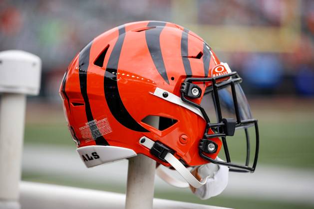 CINCINNATI, OH - OCTOBER 15: A Cincinnati Bengals helmet sits on the sideline before the game against the Seattle Seahawks and the Cincinnati Bengals on October 15, 2023, at Paycor Stadium in Cincinnati, OH. (Photo by Ian Johnson Icon Sportswire) NFL, American Football Herren, USA OCT 15 Seahawks at Bengals EDITORIAL USE ONLY Icon231015048