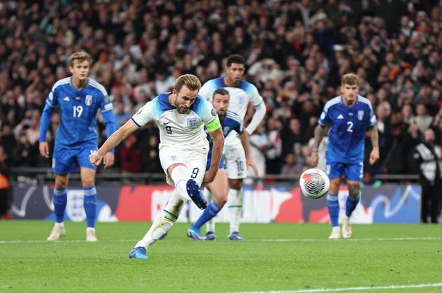London, England, 17th October 2023. Harry Kane of England scores a penalty to make it 1-1 during the UEFA European Championship, EM, Europameisterschaft Qualifying match at Wembley Stadium, London. Picture credit should read: David Klein Sportimage EDITORIAL USE ONLY. No use with unauthorised audio, video, data, fixture lists, club league logos or live services. Online in-match use limited to 120 images, no video emulation. No use in betting, games or single club league player publications. SPI-2649-0061