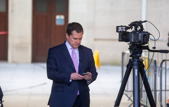 October 22, 2023, London, England, United Kingdom: Minister for Immigration ROBERT JENRICK is seen outside BBC as he appears on Sunday With Laura Kuenssberg. London United Kingdom - ZUMAs262 20231022_zip_s262_051 Copyright: xTayfunxSalcix