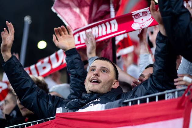 Maximilan Eggestein SC Freiburg, 08 and team celebrate the victory together with the fans and Ultras at the fence, GER, SC Freiburg vs FK TSC Backa Topola, Football UEFA Europa League, Group A, Matchday 4, Season 2023 2024, 09 11 2023 GER, SC Freiburg vs FK TSC Backa Topola, Football UEFA Europa League, Group A, Matchday 4, Season 2023 2024, 09 11 2023 Freiburg Copyright: xEibner-Pressefoto Memmlerx EP_MMR
