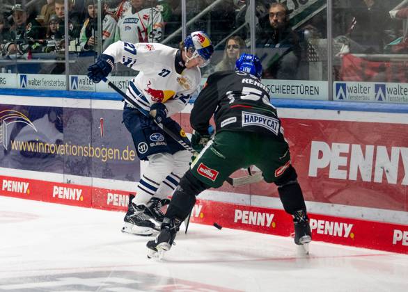 Fight for the puck duel between Veit Oswald EHC Red Bull Muenchen, 27 and Maximilian Renner Augsburger Panther, 58 Augsburger Panther vs EHC Red Bull Muenchen, Ice Hockey, DEL, Matchday 21, Season 2023 2024, 24 11 2023 Augsburger Panther vs EHC Red Bull Muenchen, Ice Hockey, DEL, Matchday 21, Season 2023 2024, 24 11 2023 Augsburg Copyright: xEibner-Pressefoto HeikexFeinerx EP_HFR
