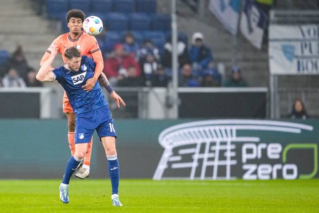 v li Bernardo Fernandes da Silva Junior BOC, 5 , Wout Weghorst Hoffenheim, 10 , header, header duel, game scene, duel in the air, action, action, 08 12 2023, Sinsheim Germany , Football, Bundesliga, TSG 1899 Hoffenheim VfL Bochum, DFB DFL REGULATIONS PROHIBIT ANY USE OF PHOTOGRAPHS AS IMAGE SEQUENCES AND OR QUASI VIDEO xozx