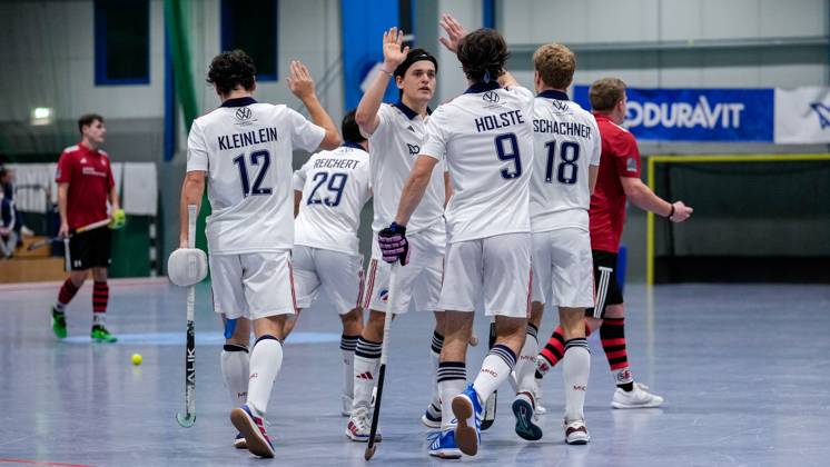 Players of Mannheimer HC MHC , celebrate the goal, celebrate the goal, goal, celebration, cheering about the goal, optimistic, game scene, highlight, action, action, 10 12 2023, Mannheim Germany , Indoor Hockey, 1 Bundesliga South, Men, Mannheimer HC SC Frankfurt 1880 xozx