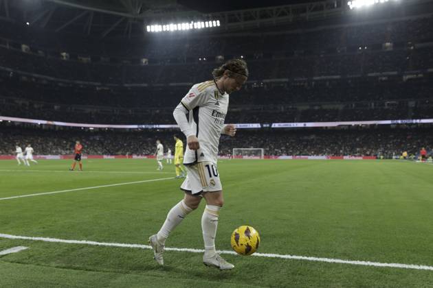 LA LIGA EA Sports - Real Madrid vs Villarreal Luka Modric of Real Madrid is playing during the La Liga 2023 24 match between Real Madrid and Villarreal at Santiago Bernabeu Stadium in Madrid, Spain, on December 17, 2023. Madrid Spain Copyright: xGuillermoxMartinezx originalFilename:martinez-laligaea231217_npwoY