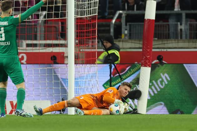 Goalkeeper action by Finn Dahmen 1 FC Augsburg , VfB Stuttgart vs FC Augsburg, Soccer, 1 Bundesliga, 16 Matchday, 20 12 2023 DFB regulations prohibit any use of photographs as image sequences and or quasi video Stuttgart Baden Wuerttemberg Germany Copyright: xkolbert-press ChristianxKolbertx