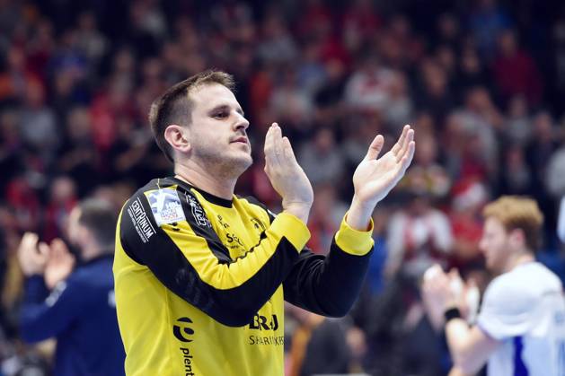 Cheers, joy after the win Nebojsa Simic Goalkeeper MT Melsungen 16 , GER, MT Melsungen VfL Gummersbach, Handball, 1 Bundesliga Maenner, Matchday 18, Season 2023 2024, 20 12 2023, GER, MT Melsungen VfL Gummersbach, Handball, 1 Bundesliga Maenner,Matchday 18, 20 12 2023 Kassel Copyright: xEibner-Pressefotox-xRolandxSippelx EP_RSL