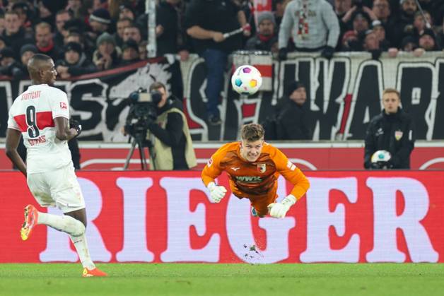 Goalkeeper action by Finn Dahmen 1 FC Augsburg , VfB Stuttgart vs FC Augsburg, Soccer, 1 Bundesliga, 16 Matchday, 20 12 2023 DFB regulations prohibit any use of photographs as image sequences and or quasi video Stuttgart Baden Wuerttemberg Germany Copyright: xkolbert-press ChristianxKolbertx
