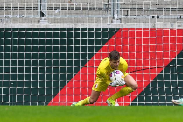 Goalkeeper action by Finn Dahmen 1 FC Augsburg , FC Augsburg vs TSG 1899 Hoffenheim, Soccer, 1 Bundesliga, Test match, 06 01 2024 DFB regulations prohibit any use of photographs as image sequences and or quasi video Augsburg Bayern Germany Copyright: xkolbert-press ChristianxKolbertx