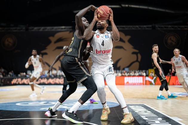 Gian Aydinoglu Nr 4 Basketball Loewen Braunschweig vs Jilson Bango Nr 8 Basketball Loewen Braunschweig GER, Basketball Loewen Braunschweig vs Bamberg Baskets, Basketball, easy credit BBL, Season 2023 24, 27 01 2024 GER, Basketball Loewen Braunschweig vs Bamberg Baskets, Basketball, easy credit BBL, Season 2023 24, 27 01 2024 Braunschweig Copyright: xEibner-Pressefoto DanielxREINELTx EP_DRT