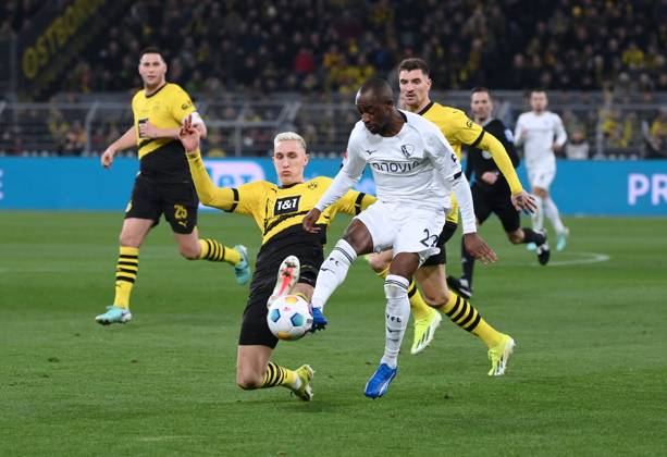 Nico Schlotterbeck Borussia Dortmund , li , against Christopher Antwi Adjei VfL Bochum , Christopher Antwi Adjei 28 01 2024, Soccer 1 Bundesliga, Matchday 19, Season 2023 2024 Borussia Dortmund VfL Bochum 3 1 Dortmund Signal Iduna Park Nordrhein Westfalen Germany Team2