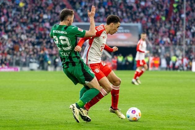 Joe Scally 29 Borussia Moenchengladbach in duel with Jamal Musiala 42 FC Bayern Muenchen , FC Bayern Muenchen vs Borussia Moenchengladbach, Soccer, Bundesliga, Matchday 20, 03 02 2024 DFB regulations prohibit any use of photographs as image sequences and or quasi video Muenchen Bayern Germany Copyright: xkolbert-press UlrichxGamelx