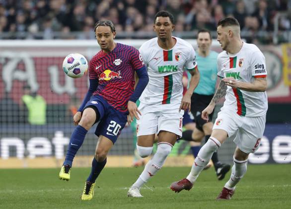 10 02 2024, Soccer 1 Bundesliga, 21 Matchday FC Augsburg RB Leipzig, 2023 2024, at WWK Arena Augsburg v li Xavi Simons RB Leipzig vs Felix Uduokhai FC Augsburg and Jeffrey Gouweleeuw FC Augsburg For journalistic purposes only Only for editorial use DFL regulations prohibit any use of photographs as image sequences and or quasi video