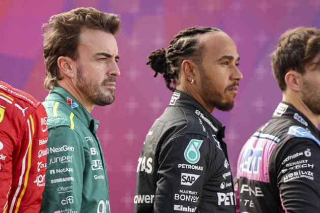 ALONSO Fernando spa , Aston Martin F1 Team AMR24 and HAMILTON Lewis gbr , Mercedes AMG F1 Team W15, portrait during the Formula 1 Aramco pre season testing 2024 of the 2024 FIA Formula One World Championship from February 21 to 23, 2024 on the Bahrain International Circuit, in Sakhir, Bahrain Photo Florent Gooden DPPI F1 Pre season Testing in Bahrain at Bahrain International Circuit on February 22, 2024 in Sakhir, Bahrain Photo by HOCH ZWEI Sakhir Sakhir Bahrain Bahrain
