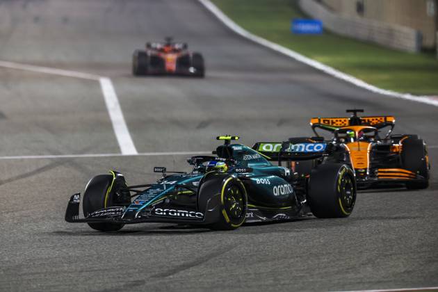 14 ALONSO Fernando spa , Aston Martin F1 Team AMR24 and 81 PIASTRI Oscar aus , McLaren F1 Team MCL38, action during the Formula 1 Aramco pre season testing 2024 of the 2024 FIA Formula One World Championship from February 21 to 23, 2024 on the Bahrain International Circuit, in Sakhir, Bahrain Photo Florent Gooden DPPI F1 Pre season Testing in Bahrain at Bahrain International Circuit on February 22, 2024 in Sakhir, Bahrain Photo by HOCH ZWEI Sakhir Sakhir Bahrain Bahrain