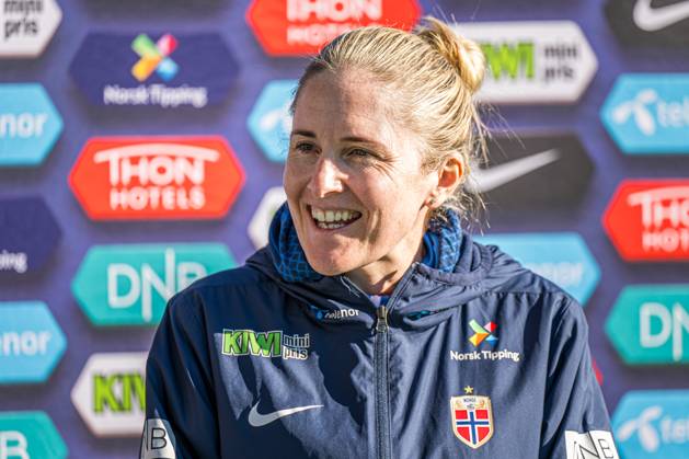 240226 Head coach Gemma Grainger of the Norwegian women s national football team during a press conference on February 26, 2024 in Stavanger Photo Marius Simensen BILDBYRAN COP 238 bbeng dam football fotboll fotboll norge norway press conference press conference soccer uefa women s nations league Copyright: MARIUSxSIMENSEN BB240226BB304