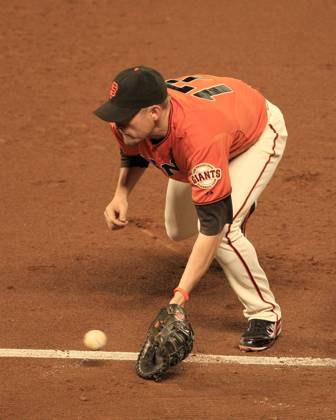 MLB, Baseball Herren, USA National League Division Series Atlanta Braves vs San Francisco Giants OCT 08 October 08, 2010: San Francisco,CA. Giants first baseman Aubrey Huff 17 makes a play on a fair ball, during the National League Division Series game 2, between the Wild Card Atlanta Braves and the National League West San Francisco Giants at AT&T Park in San Francisco,California. The Giants beat the Braves 1-0. Jeff Trouette CSM.(Credit Image: Â Jeff Trouette Cal Media) San Francisco California U.S. EDITORIAL USE ONLY Copyright: xx ZUMA-20101008_zaf_cj3_008.jpg JeffxTrouettex csmphoto371872