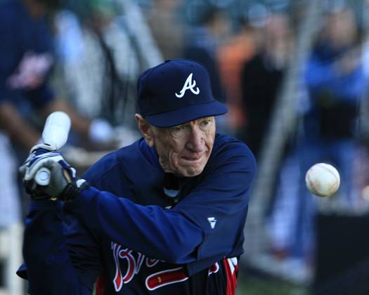 MLB, Baseball Herren, USA National League Division Series Atlanta Braves vs San Francisco Giants OCT 08 October 08, 2010: San Francisco,CA. Braves consultant Bobby Dews 66 hits some infield fungo during batting practice, before the National League Division Series game 2, between the Wild Card Atlanta Braves and the National League West San Francisco Giants at AT&T Park in San Francisco,California. The Braves beat the Giants in 11 innings 5-4. Jeff Trouette CSM.(Credit Image: Â Jeff Trouette Cal Media) San Francisco California U.S. EDITORIAL USE ONLY Copyright: xx ZUMA-20101008_zaf_cj3_019.jpg JeffxTrouettex csmphoto371923