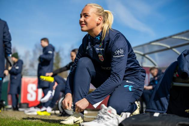 240403 Cathinka Tandberg of the Norwegian women s national football team ahead of a training session on April 3, 2024 in Lillestrom Photo Vegard Grott BILDBYRAN code VG VG0591 bbeng fotboll football soccer fotball norge norway women dam uefa euro qualifier em kvalifisering kvinner em kvalik em kval träning practice training trening Copyright: VEGARDxGRoTT BB240403VG019