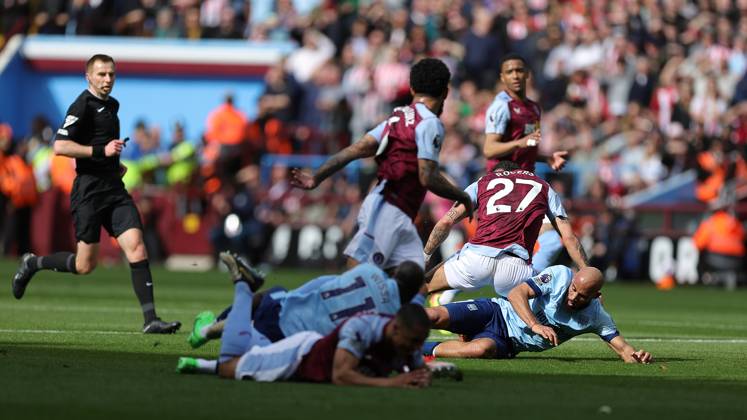Aston Villa v Brentford Premier League 06 04 2024. Stock Bryan Mbeumo (19) of Brentford goes down during the Premier League match between Aston Villa and Brentford at Villa Park, Birmingham, England on 6 April 2024. Birmingham Villa Park West Midlands England Editorial use only DataCo restrictions apply See www.football-dataco.com , Copyright: xNigelxKeenex PSI-19407-0075