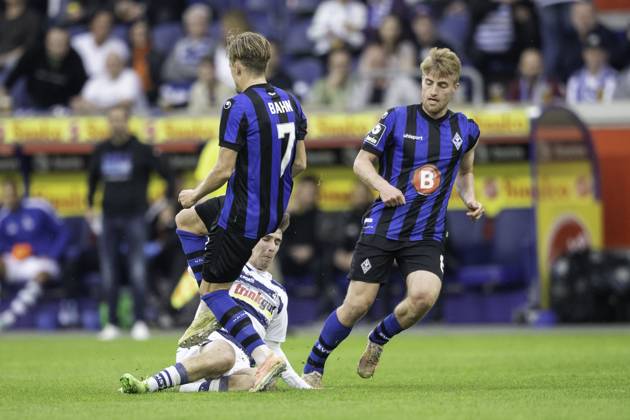 Football 3 Liga, Season 2023 2024, Matchday 33, MSV Duisburg SV Waldhof Mannheim on 12 04 2024 at Schauinsland Reisen Arena in Duisburg Jonas Michelbrink MSV Duisburg, 16 slips into Bentley Baxter track SV Waldhof Mannheim 07, 07 inside Important note According to the regulations of the DFL German Football League and the DFB German Football Association, it is prohibited to use or have used photographs taken in the stadium and or of the game in the form of sequential images and or video-like photo series Foto Kirchner Media TH Copyright: xKirchner-Media THx