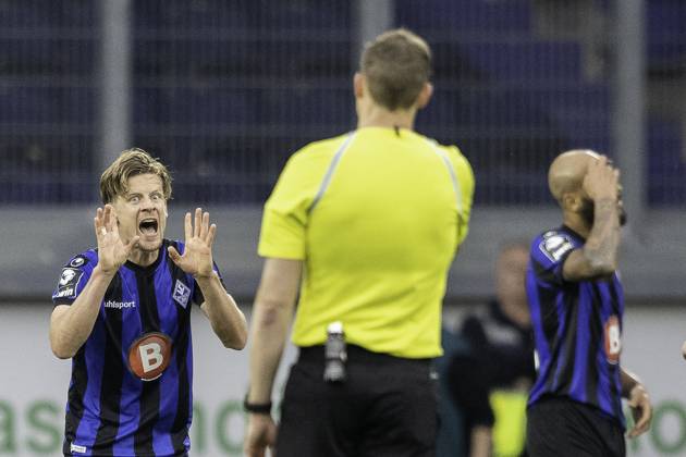 Football 3 Liga, Season 2023 2024, 33 Matchday, MSV Duisburg SV Waldhof Mannheim on 12 04 2024 in the Schauinsland Reisen Arena in Duisburg Bentley Baxter Bahn SV Waldhof Mannheim 07, 07 cannot understand the decision of referee Martin Petersen Important note According to the regulations of the DFL German Football League or the DFB German Football Association, it is prohibited to use or have used photographs taken in the stadium and or from the match in the form of sequential images and or video-like photo series Photo Kirchner Media TH Copyright: xKirchner-Media THx